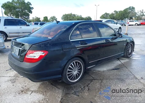 2012 Mercedes-Benz C 250 Luxury/Sport из США, поврежденный, VIN WDDGF4HB7CR195451